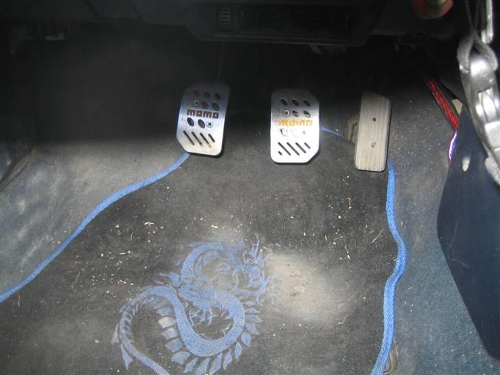 Mitsubishi Colt - så har den kloge allerede set der mangler en og ja det gør der men den er knækket billede 11