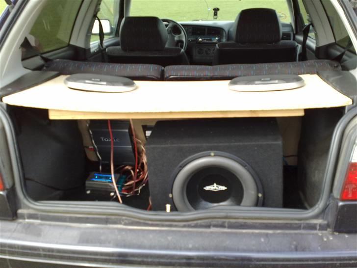 VW Golf 3 - Anlægget groft installeret, nye billeder med ordentlig "setup" kommer snart billede 13