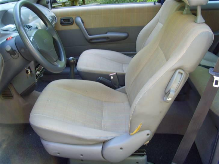 Fiat Punto 60S - Rimelig træls med det hul i sædet.. sad fast med mine nøgler, uden at vide det :/ billede 9