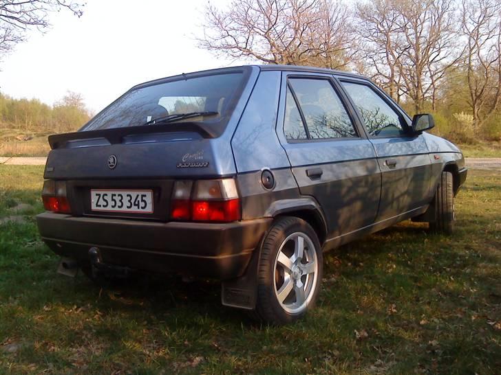 Skoda Favorit 136 Comfortline - læg mærke til den markante hækspoiler.. : -)  billede 2