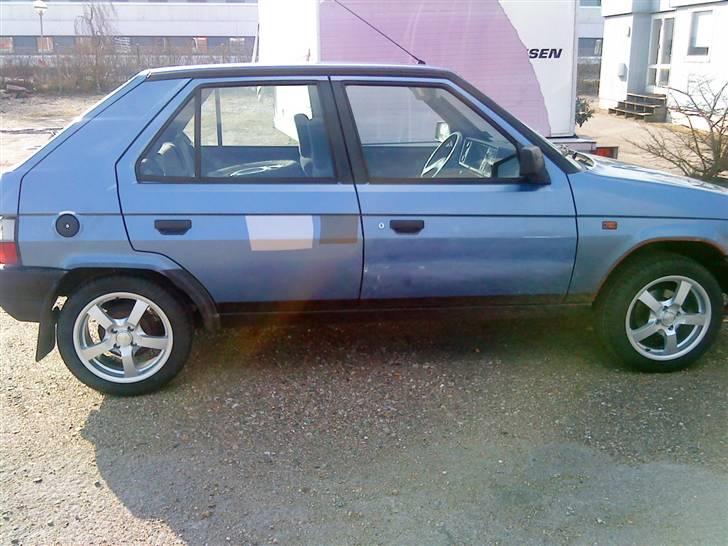 Skoda Favorit 136 Comfortline - Her er bilen inden der er lagt folie på - der er kun prøvefarve på billede 8