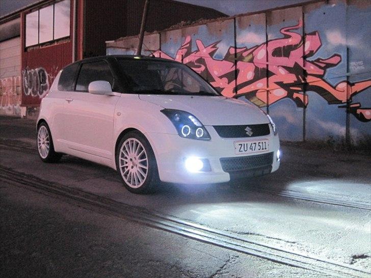 Suzuki Swift - Black'n white ( Solgt) billede 1