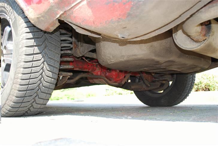 Volvo 240 GL R.I.P. - Nyt sportsbagtøj :-) Rød så kan den køre hurtig billede 14