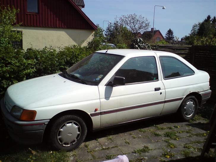 Ford Escort 1,6 clx *solgt* billede 2