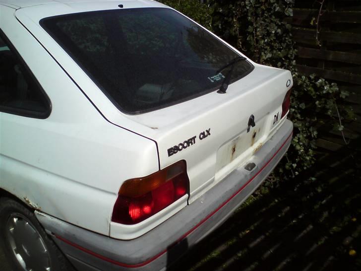 Ford Escort 1,6 clx *solgt* billede 3