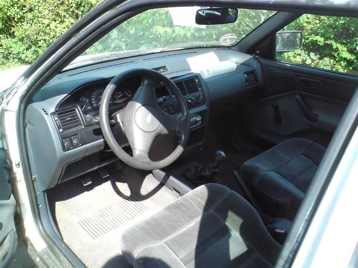 Ford Escort 1,6 clx *solgt* billede 5