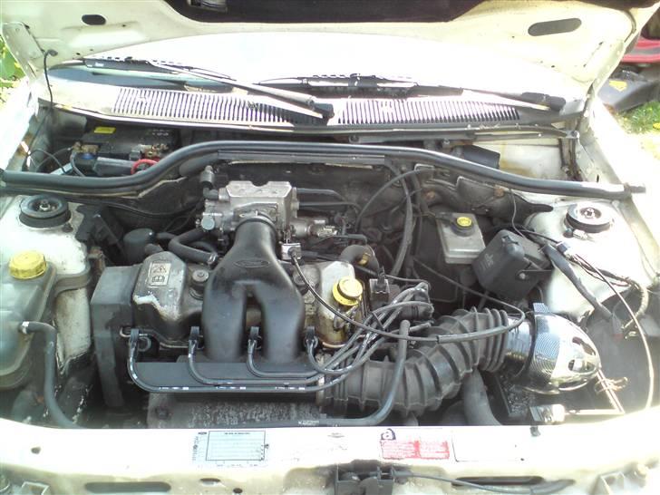 Ford Escort 1,6 clx *solgt* billede 8