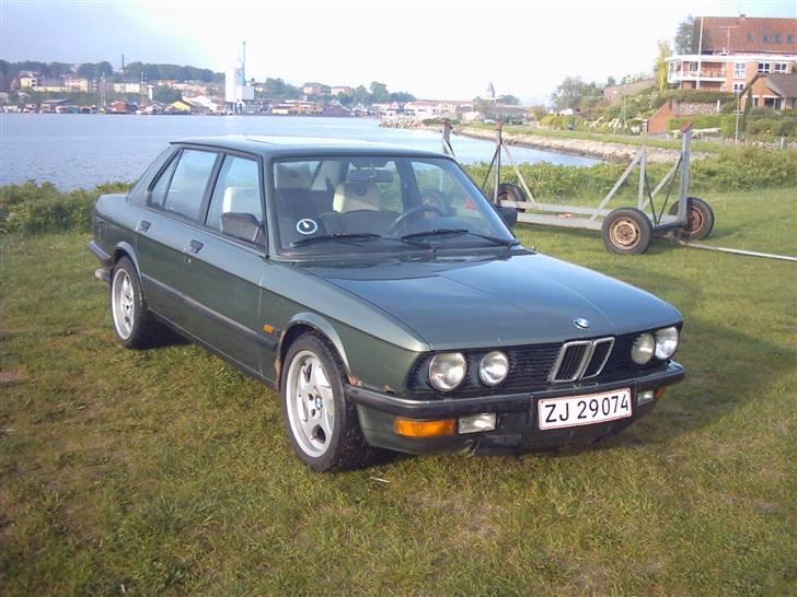 BMW e28  535i  SOLGT billede 1