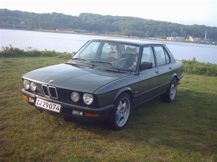 BMW e28  535i  SOLGT billede 2