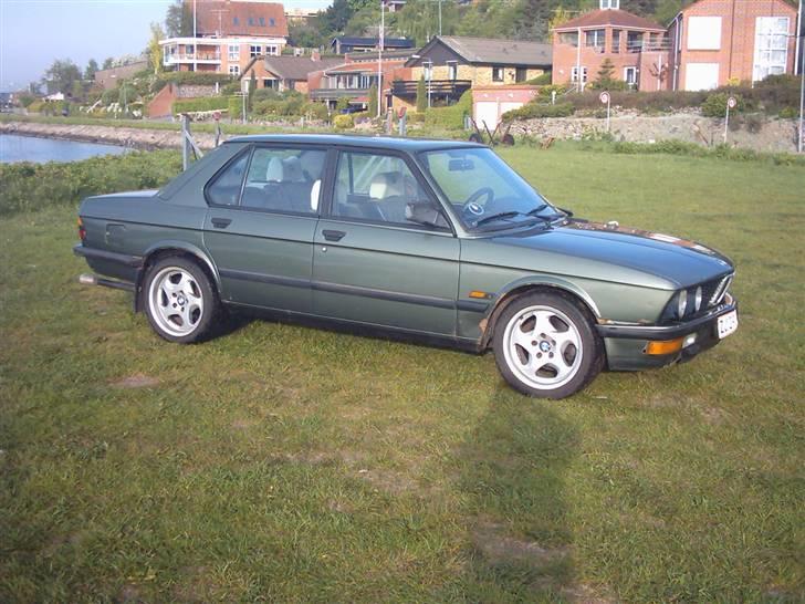 BMW e28  535i  SOLGT billede 3