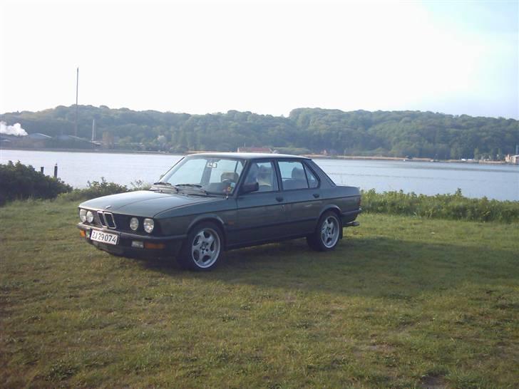 BMW e28  535i  SOLGT billede 9