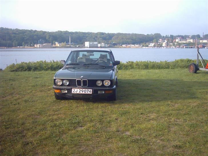 BMW e28  535i  SOLGT billede 10