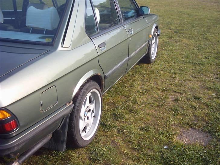 BMW e28  535i  SOLGT billede 12