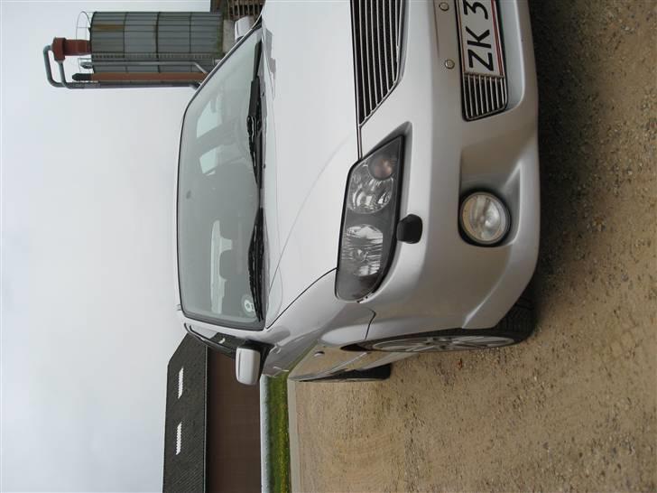 Mazda 323F sportive - Synes selv at fælgene er kommet fint ud til kanten.. billede 14