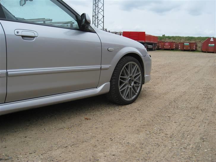 Mazda 323F sportive - Hvide sideblink.. Utrolig hvad man får for en 50`er hos en auto ophugger.. billede 15