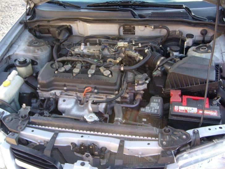 Nissan Almera 1,8 Sport SOLGT - Her ses kvalitet - en motor der bare kører - kæde fremfor tandrem billede 5