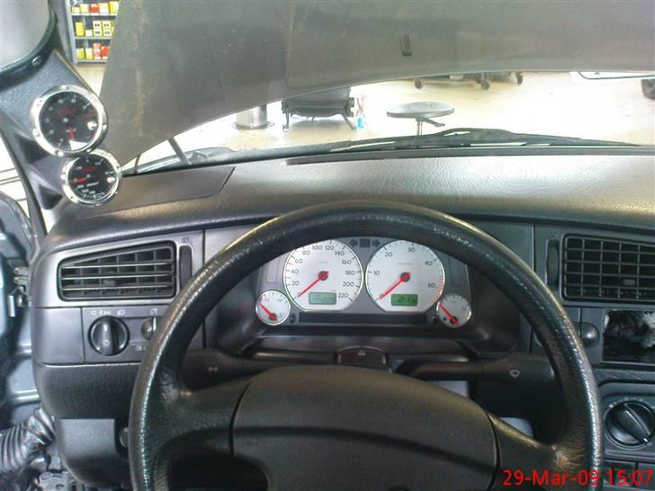 VW Golf 3 GTD >>SOLGT<< - olie tryk øverst lade tryk nederst i a stolpen golf 4 instrumenter billede 7