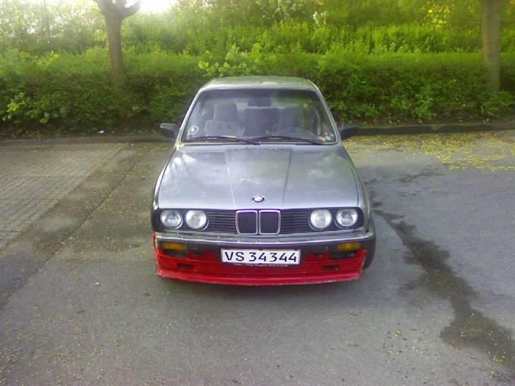 BMW 320i (SOLGT) billede 2