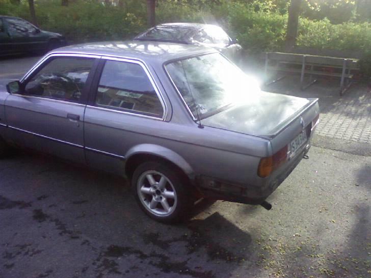 BMW 320i (SOLGT) billede 6