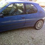 Peugeot 306