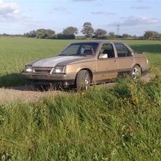 Opel ascona c1,8 e cd