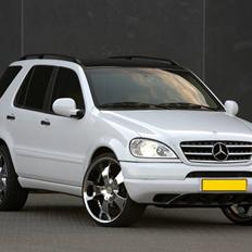 Mercedes Benz ML 320 "Gangsta"