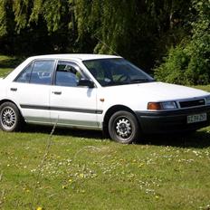 Mazda 323 sedan 1.3 16v solgt