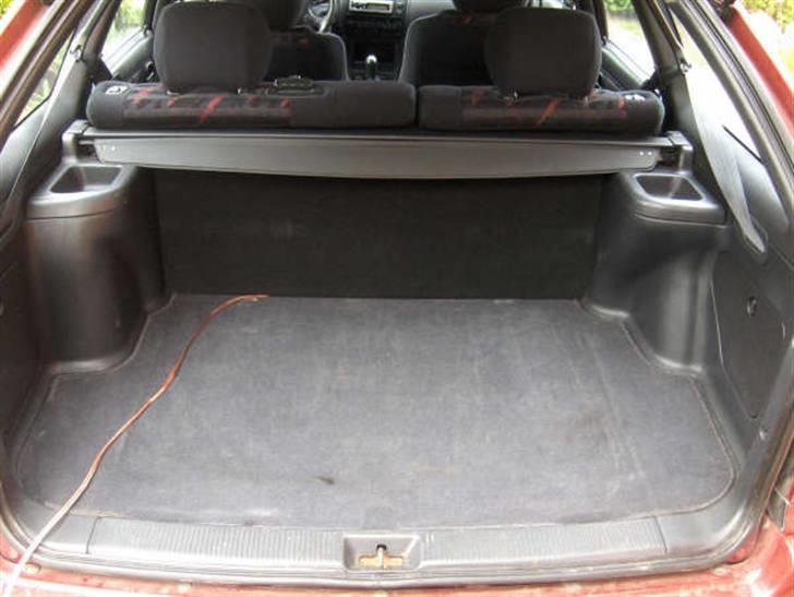 Toyota Corolla 1,3 I STW [SOLGT] - Bagagerummet uden sub billede 9