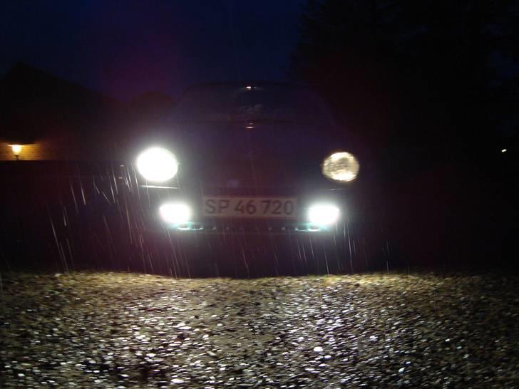 Toyota Corolla E11 - desværre ser det lidt ud som om der mangler en pære på det her billede :-( billede 8