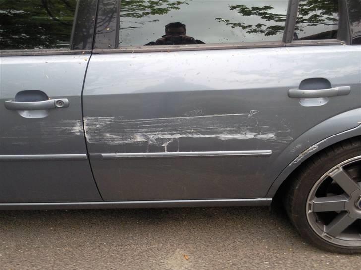 Ford Mondeo Stc. Solgt. - Tja man kan ikk engang holde på sin parkeringsplads mere. billede 18