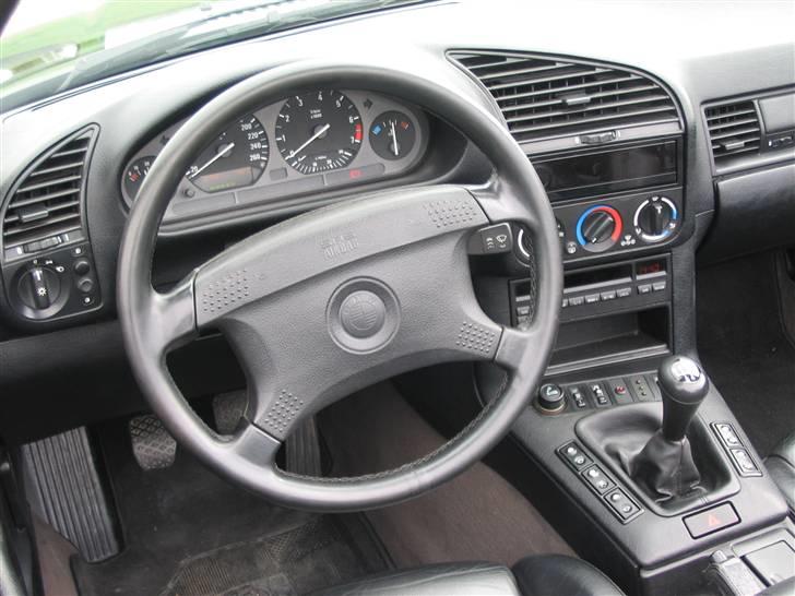 BMW 325I CAB  SOLGT billede 9