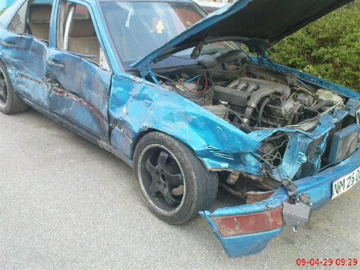 Mercedes Benz 250D 124 *RIP* - Den er savnet. træls at det skete:´( billede 11