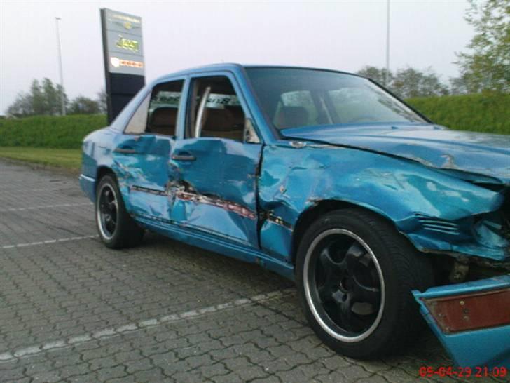 Mercedes Benz 250D 124 *RIP* billede 15