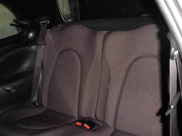 Ford KA - der er sgu plads til nogen bag i en Ka =O wow billede 15