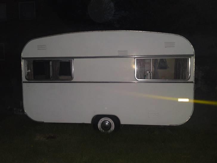 Chevrolet Astro RS "Solgt" - Campingvognen som den trækker til træf.. skal lige nævnes at den er på sorte plader... :) billede 16