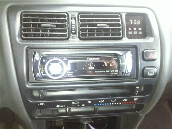 Toyota Corolla  - Så kom der en ny HU i, istedet for det gamle XZOUND der sad i før...... billede 18