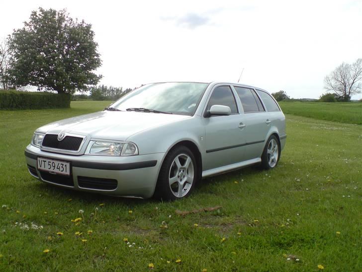 Skoda octavia combi SOLGT -  gammel taxi :) billede 1