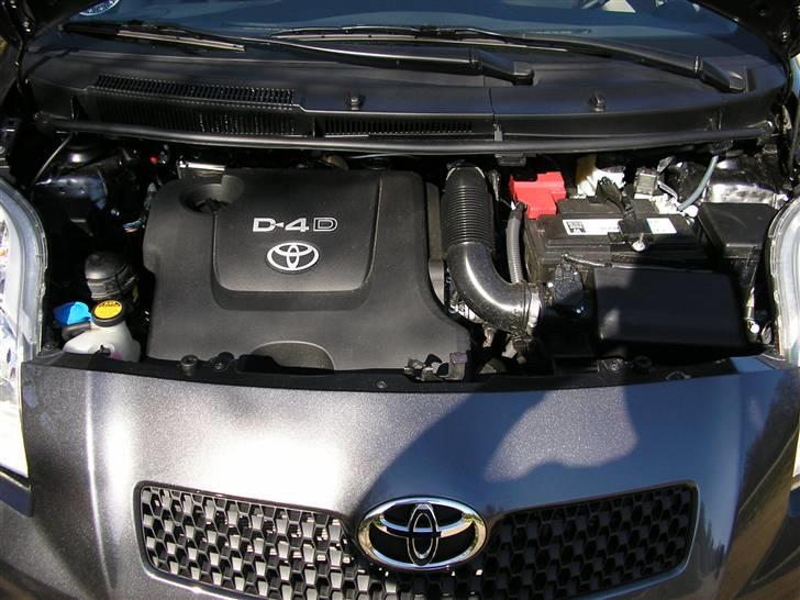 Toyota Yaris Luna Sport - Solgt - Maskinrummet billede 14