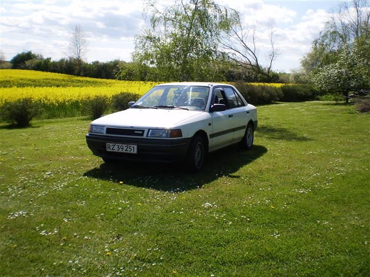 Mazda 323 sedan 1.3 16v solgt billede 1