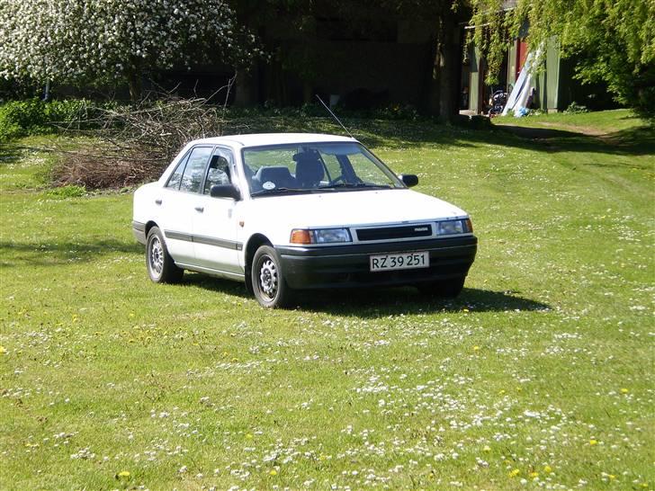 Mazda 323 sedan 1.3 16v solgt billede 2