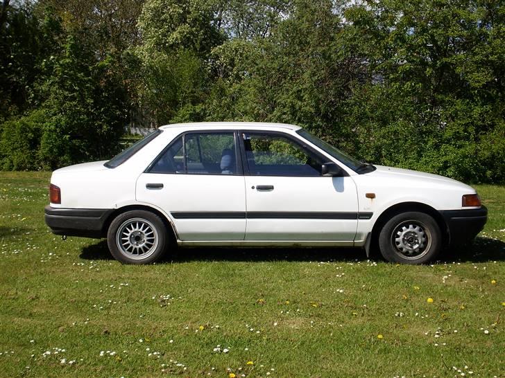 Mazda 323 sedan 1.3 16v solgt billede 4
