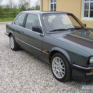 BMW 320i E30 >solgt<