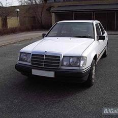 Mercedes Benz W124 200D