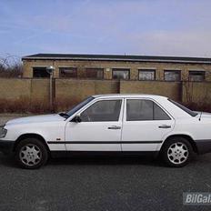 Mercedes Benz W124 200D