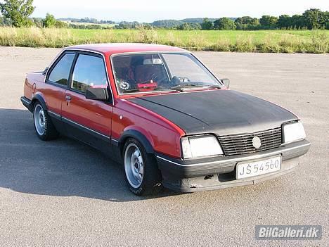 Opel Ascona C (SOLGT) - så er der bass billede 10