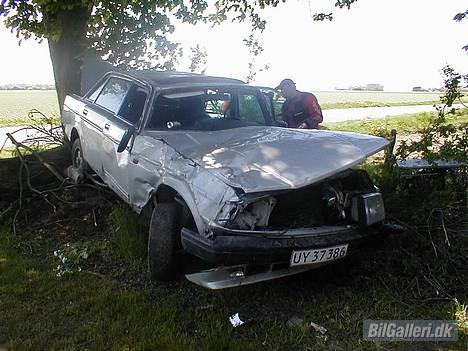 Volvo 240 GLE - Alt for høj fardt rundt i et sving billede 7
