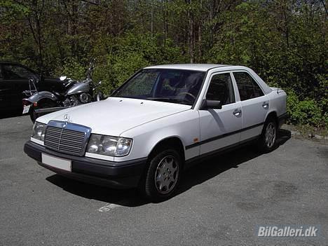 Mercedes Benz W124 200D billede 1