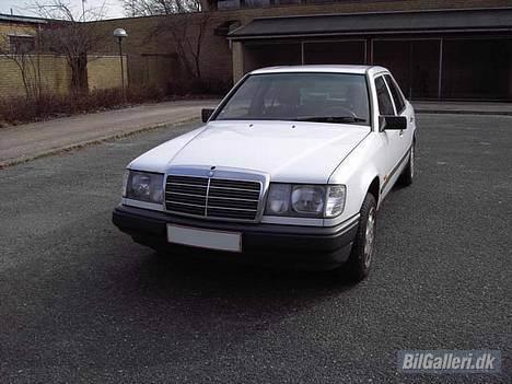 Mercedes Benz W124 200D billede 2