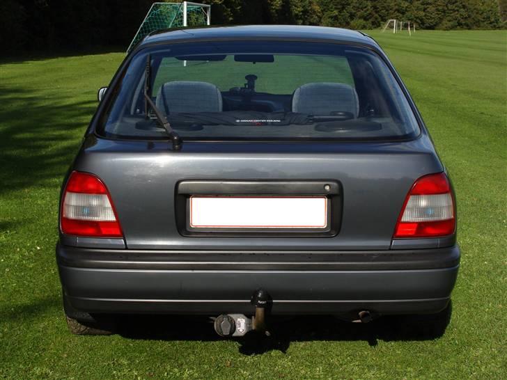 Nissan Sunny 1,6i SLX SOLGT - Alle mærker er fjernet. Det orange i blinklysene er pillet ud. billede 4