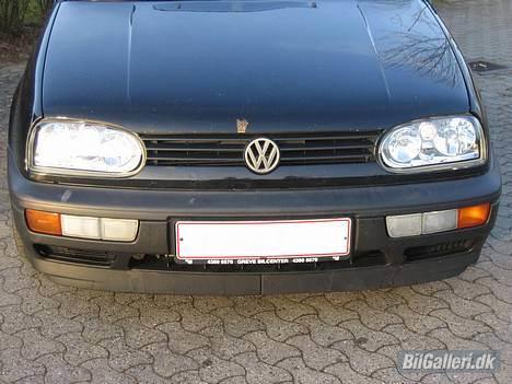VW Golf 3 (solgt) - Fik ikk lige fjernet fuglelorten på hjelmen inden billedet blev taget..;-) billede 3